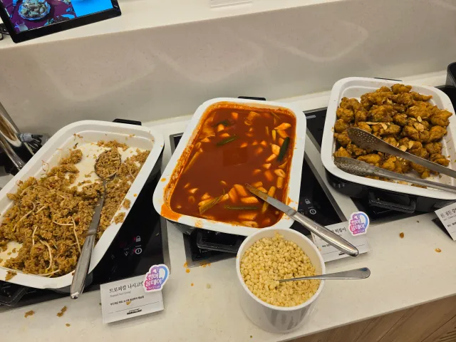 샤브올데이 대구서구점 떡볶이, 나시고랭, 치킨