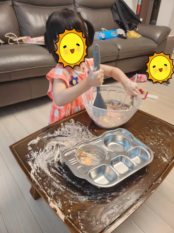 훼손된 접이식 식탁