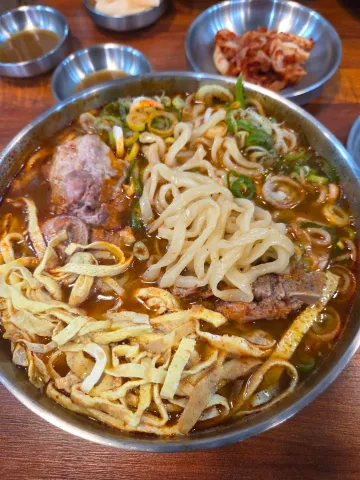 길천 인생면옥 본점 뼈칼국수